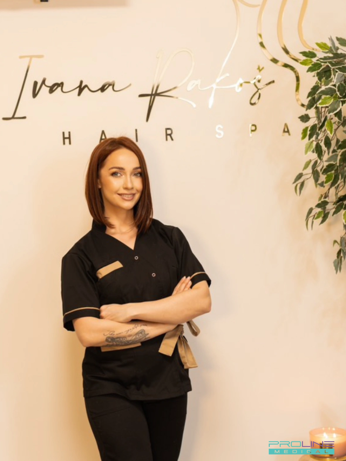 KOZMETIČKA UNIFORMA – MODERNA I FUNKCIONALNA RADNA ODEĆA ZA KOZMETIČARE I FRIZERE