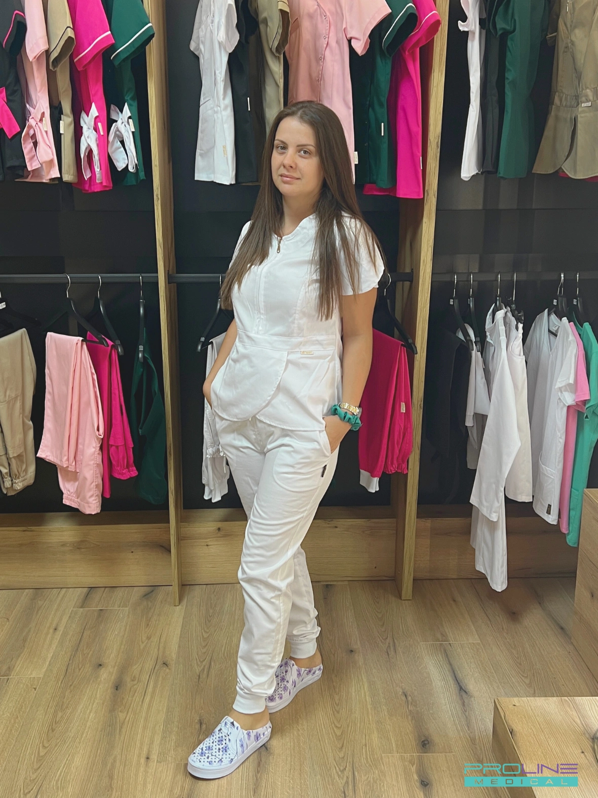 MEDICINSKA UNIFORMA – PROFESIONALNA RADNA ODEĆA ZA LEKARE I MEDICINSKE SESTRE